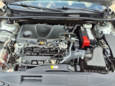Used 2022 Toyota Camry XSE FWD image 3