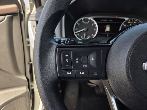 Used 2023 Nissan Rogue SV image 22