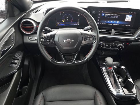 Used 2026 Chevrolet Trax RS w/ Sunroof Package FWD image 8