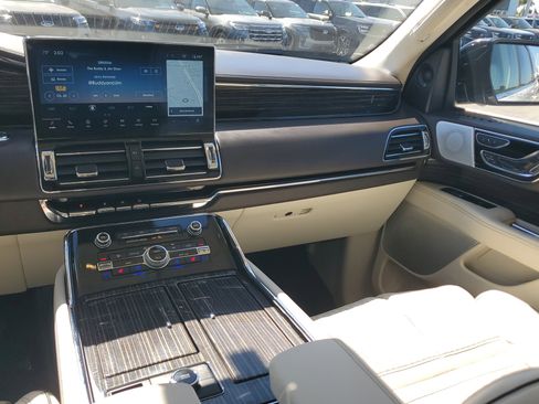 Used 2024 Lincoln Navigator Black Label image 15
