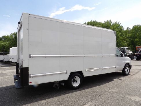Used 2021 Ford E-350 and Econoline 350 Super Duty RWD image 8