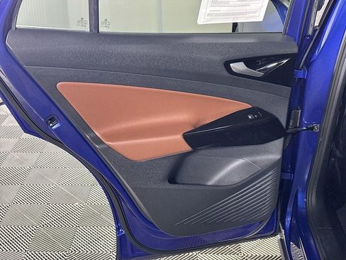 Used 2021 Volkswagen ID.4 Pro S w/ Gradient Package image 21