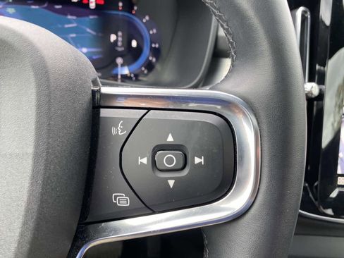 Used 2024 Volvo XC40 B5 Core image 18