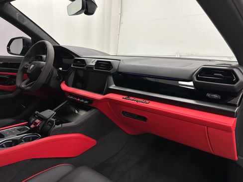 Used 2025 Lamborghini Urus SE image 17