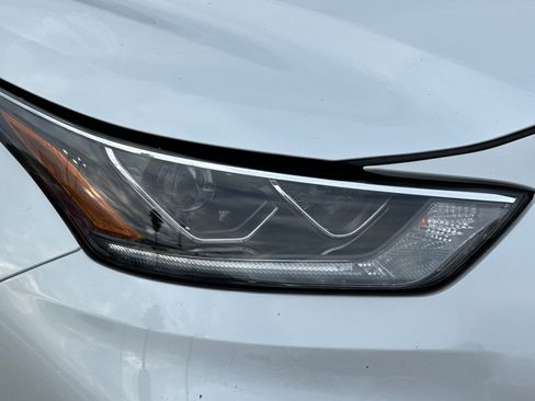 Used 2023 Toyota Highlander Limited image 10