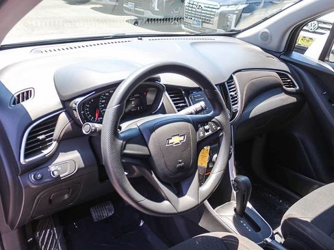 Used 2018 Chevrolet Trax LS AWD/4WD image 23