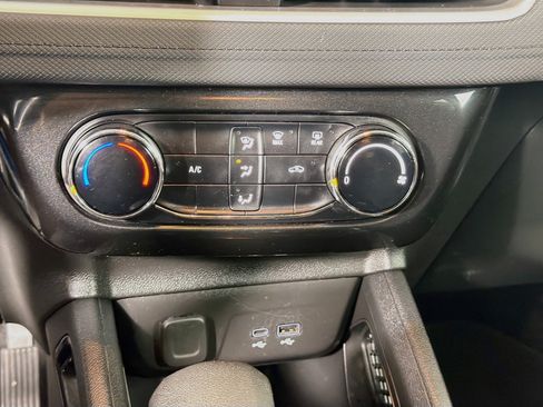 Used 2025 Chevrolet TrailBlazer LT AWD/4WD image 22