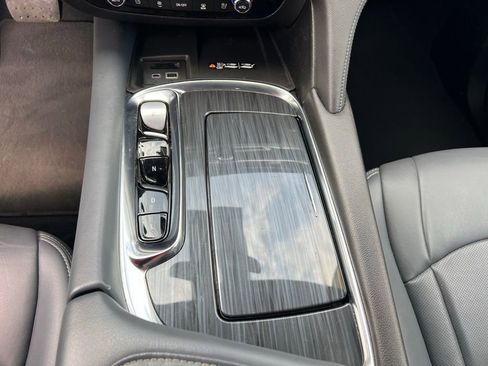 Used 2024 Buick Enclave Premium AWD/4WD image 36