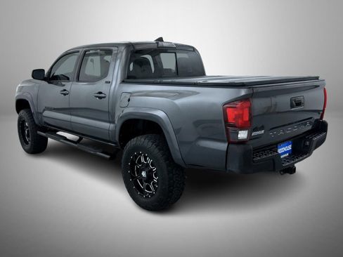 Used 2019 Toyota Tacoma SR5 w/ Four Season Floor Mat Package AWD/4WD image 7