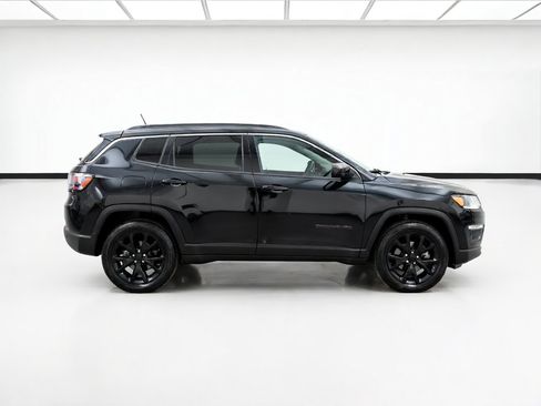 Used 2018 Jeep Cherokee Latitude w/ Altitude Package FWD image 23