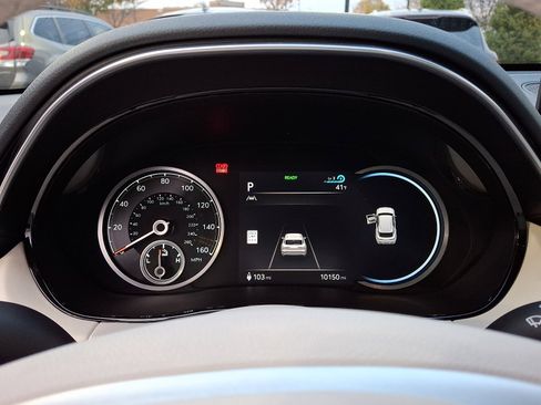 Certified 2025 Genesis Electrified GV70 image 25