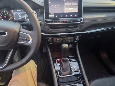 Used 2024 Jeep Compass Latitude w/ Sun and Sound Group image 11