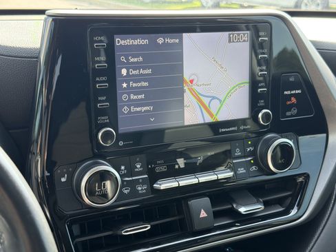 Used 2020 Toyota Highlander XLE FWD image 24