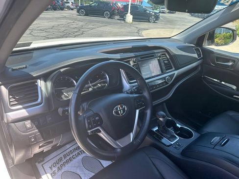 Used 2019 Toyota Highlander XLE AWD/4WD image 21
