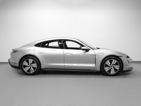 Used 2023 Porsche Taycan image 13