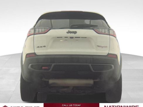 Used 2020 Jeep Cherokee Trailhawk image 4