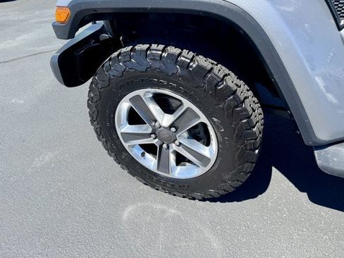 Used 2019 Jeep Wrangler Unlimited Sahara w/ Uconnect 4C Nav & Sound Group AWD/4WD image 9