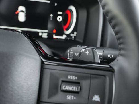 Used 2025 Nissan Rogue Platinum w/ Platinum Premium Package image 20