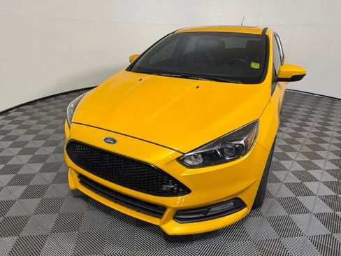 Used 2016 Ford Focus ST w/ Equipment Group 402A FWD image 2