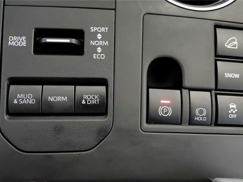 Certified 2024 Toyota Highlander XLE image 48