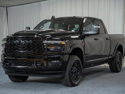 Used 2025 RAM 2500 Limited AWD/4WD image 3