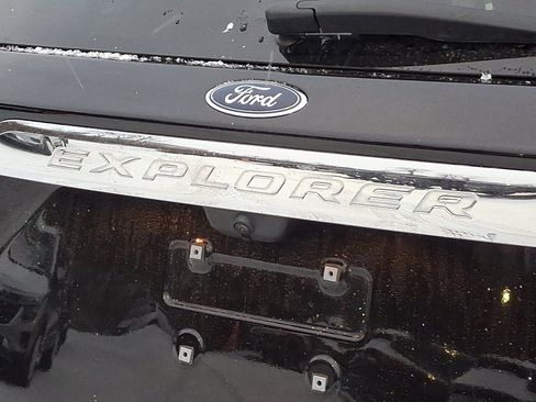 Used 2022 Ford Explorer Limited image 31