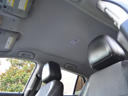 Used 2018 Chevrolet Trax LT w/ LT Convenience Package FWD image 11