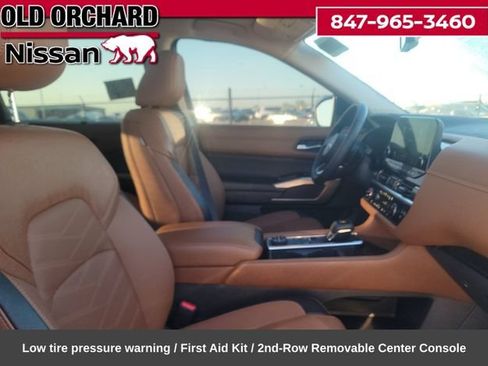 Used 2023 Nissan Pathfinder Platinum AWD/4WD image 9