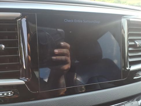 Used 2017 Chrysler Pacifica Touring-L w/ Tire & Wheel Group image 25