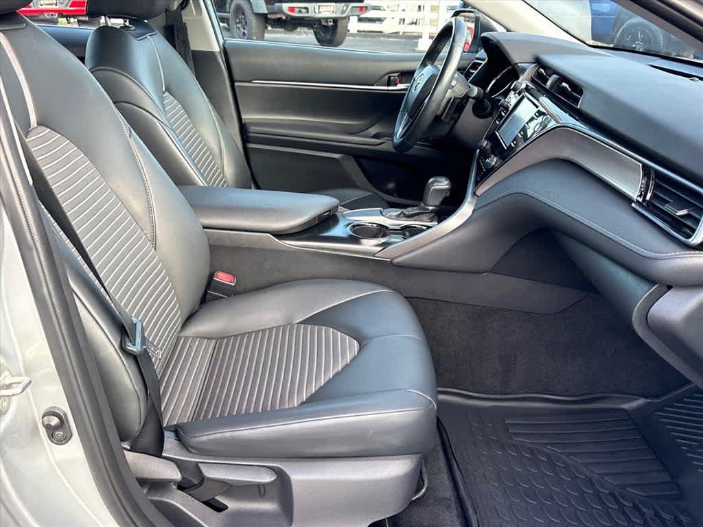 Used 2019 Toyota Camry SE w/ Convenience Package FWD image 6
