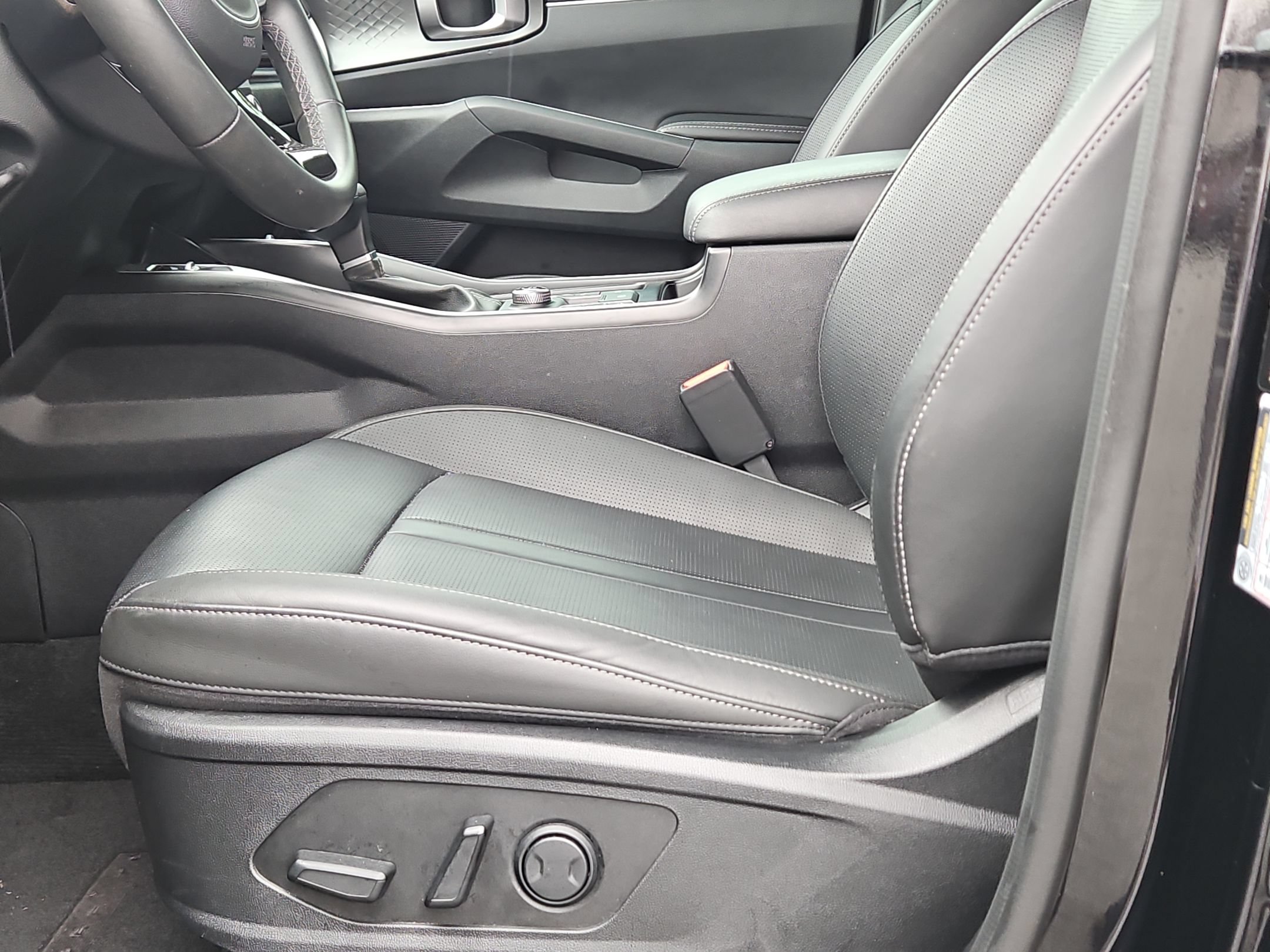 Used 2025 Kia Sorento S w/ Panoramic Sunroof Package FWD image 23