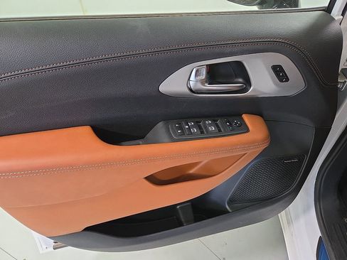 New 2026 Chrysler Pacifica Pinnacle image 18