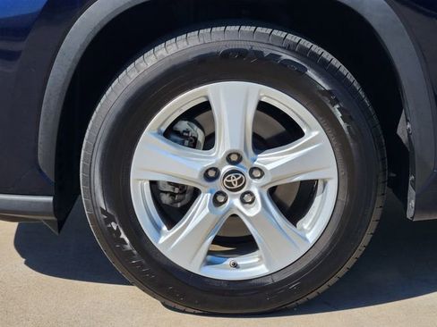 Used 2023 Toyota Highlander LE image 8