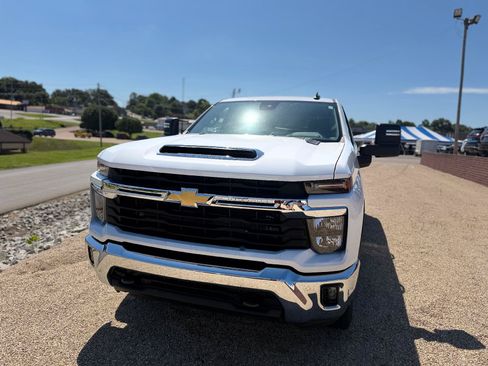 Used 2025 Chevrolet Silverado 2500 LT w/ Convenience Package AWD/4WD image 8