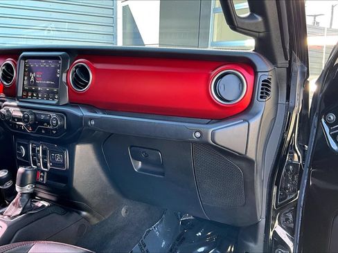 Used 2022 Jeep Gladiator Rubicon w/ LED Lighting Group AWD/4WD image 16