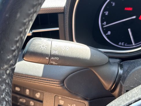 Used 2019 Toyota Avalon Touring FWD image 16