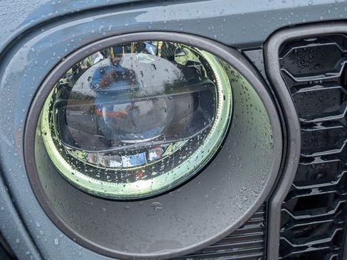 Used 2024 Jeep Gladiator Mojave w/ Convenience Group image 4