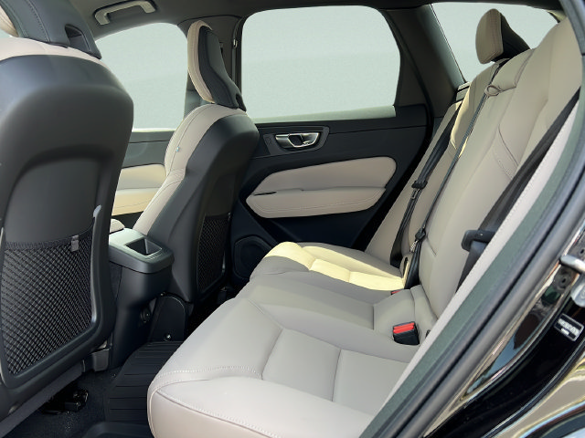 New 2026 Volvo XC60 B5 Plus AWD/4WD image 9