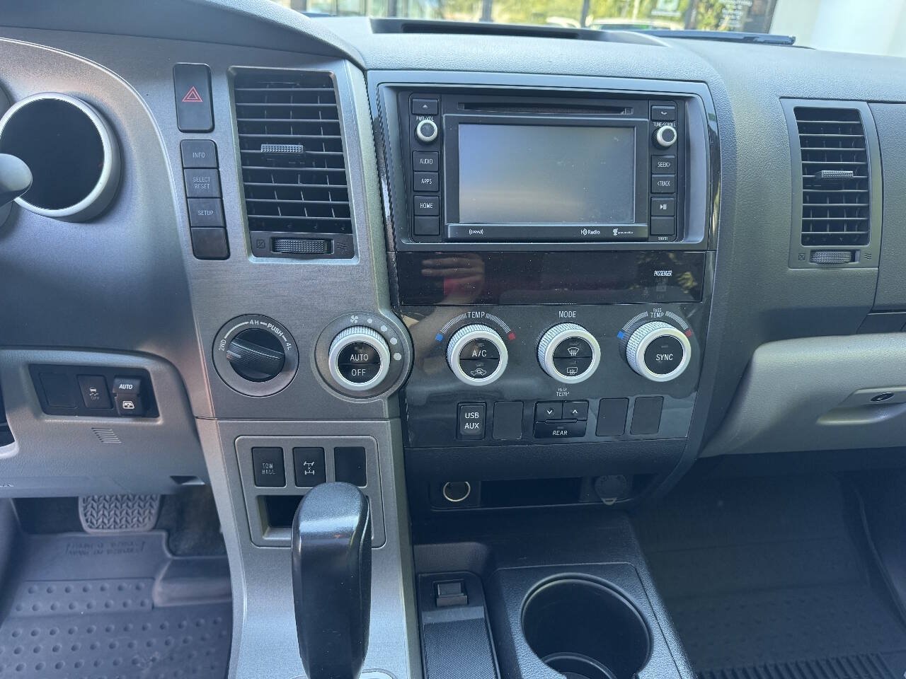 Used 2016 Toyota Sequoia SR5 AWD/4WD image 9