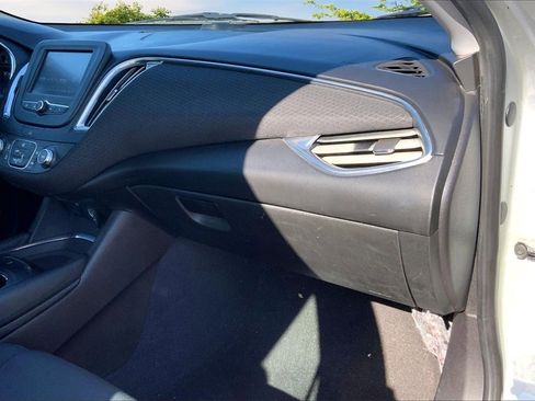 Used 2017 Chevrolet Malibu LT image 26