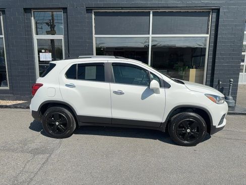 Used 2019 Chevrolet Trax LT w/ LT Convenience Package AWD/4WD image 9