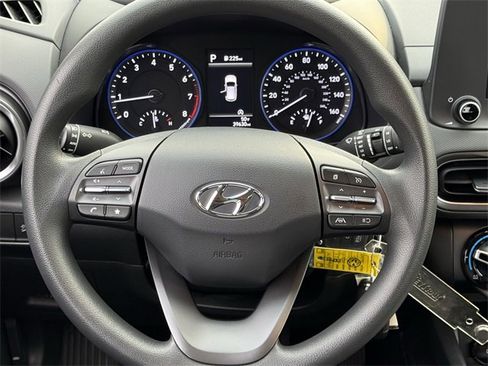 Used 2023 Hyundai Kona SE image 10