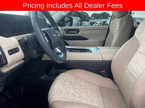Used 2025 Nissan Armada Platinum AWD/4WD image 8