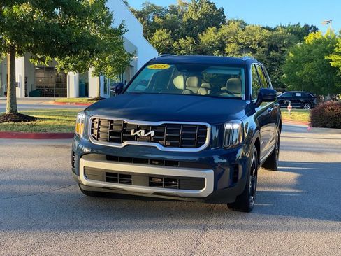 Used 2025 Kia Telluride S FWD image 3