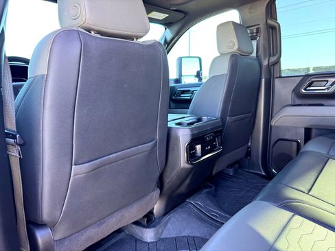 Used 2024 Chevrolet Silverado 2500 ZR2 w/ Technology Package image 25