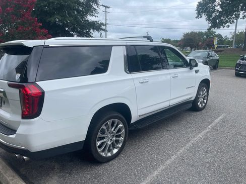 Used 2023 GMC Yukon XL Denali AWD/4WD image 4