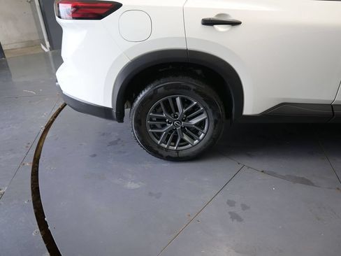 Used 2024 Nissan Rogue S FWD image 19