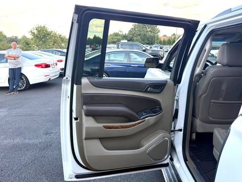 Used 2016 Chevrolet Suburban LTZ RWD image 18