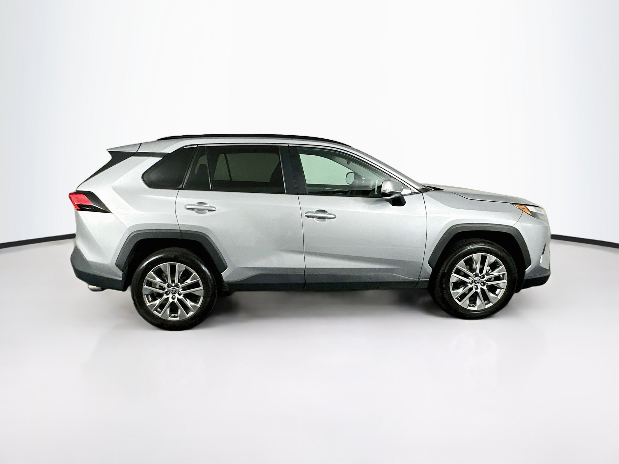 Used 2023 Toyota RAV4 XLE Premium FWD image 10
