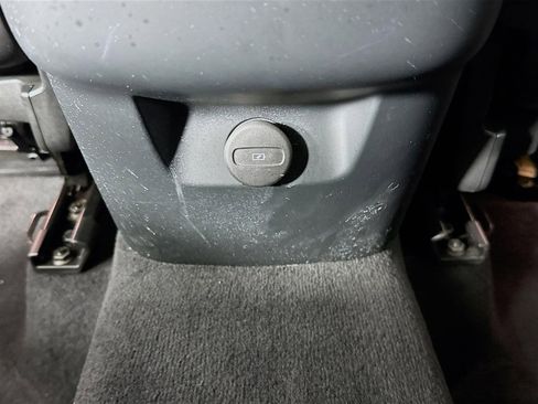 Used 2023 Volvo XC60 B5 Ultimate w/ Climate Package image 29